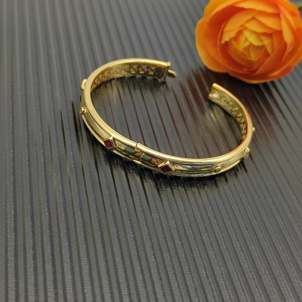 Vid Yurm Gold Red Geometric Lattice Interior Bracelet 4