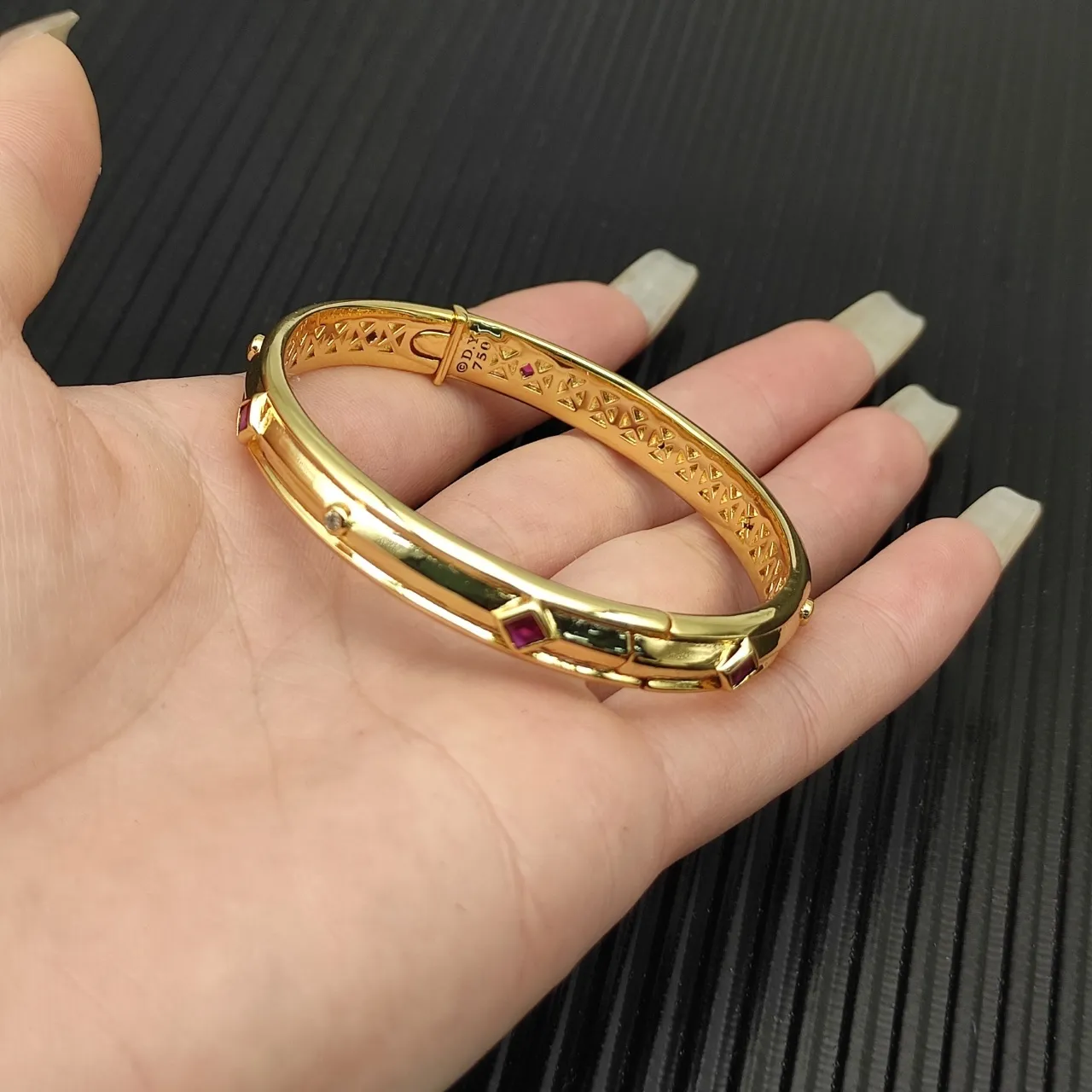 Vid Yurm Gold Red Geometric Lattice Interior Bracelet 8