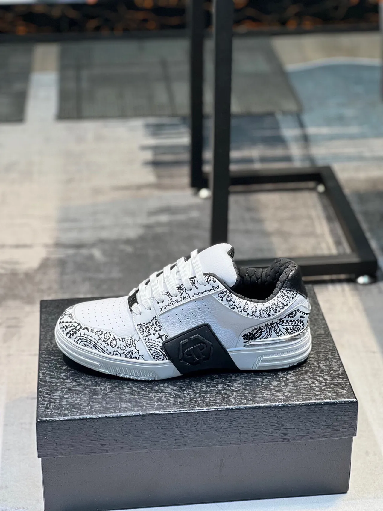 White and Black Bandana-Print Low-Top Lifestyle Sneakers 2