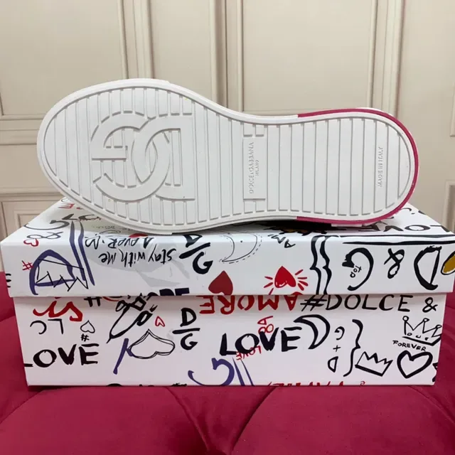 White and Pink Leather Low-Top Lifestyle Sneaker 2