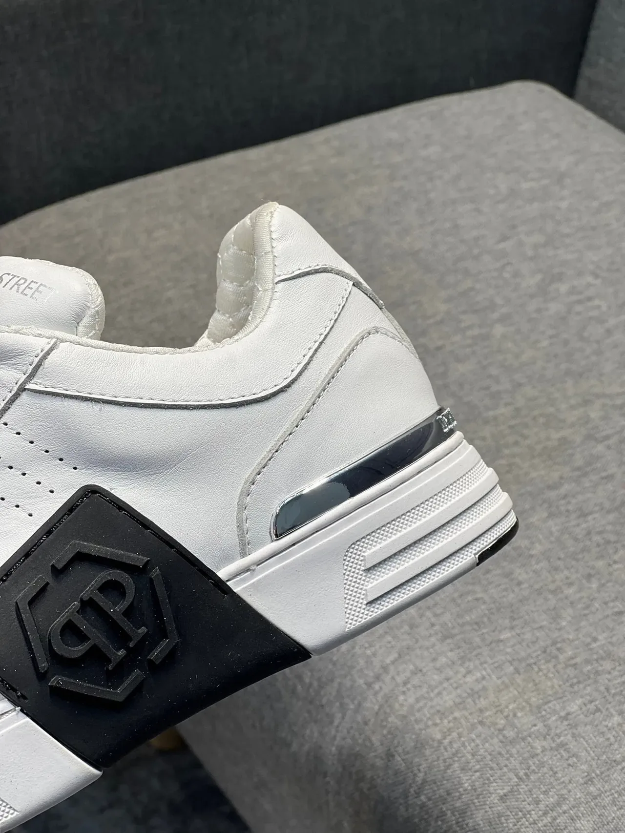 White Black Leather-Like Upper Perforated Toe Box Sneakers 4