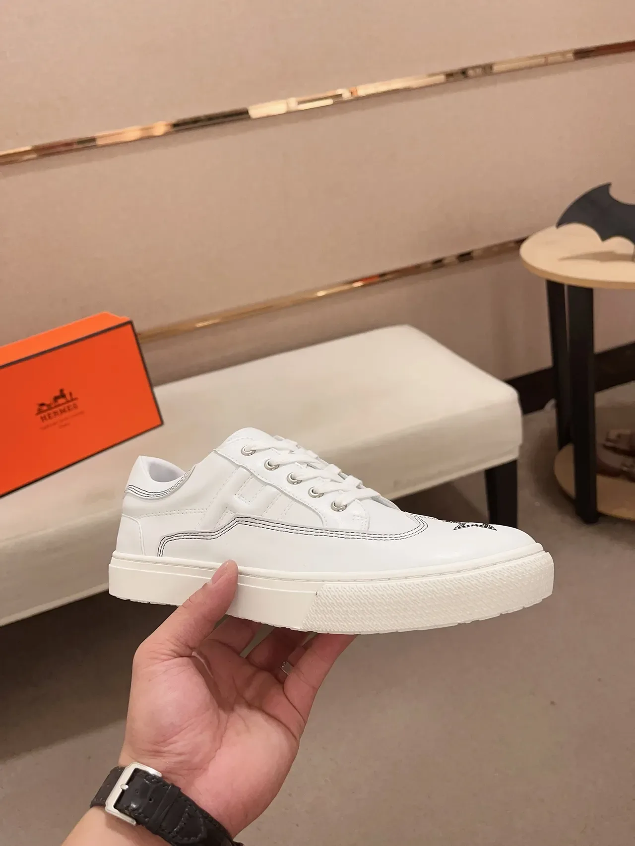 White Black Leather Low-Top Embroidered Star Detail Sneakers 4