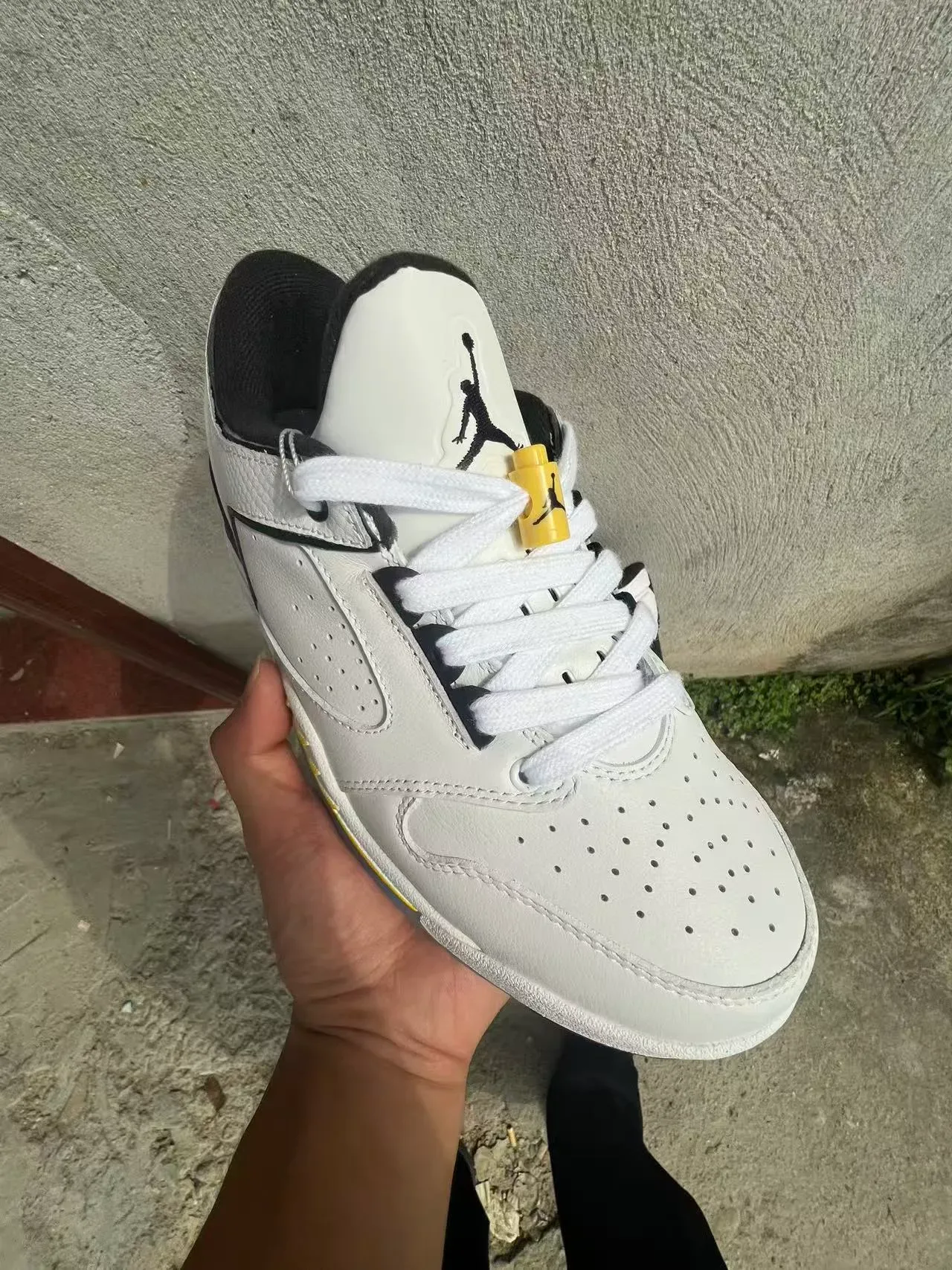 White Black Yellow Zigzag Midsole Lifestyle Sneakers 2