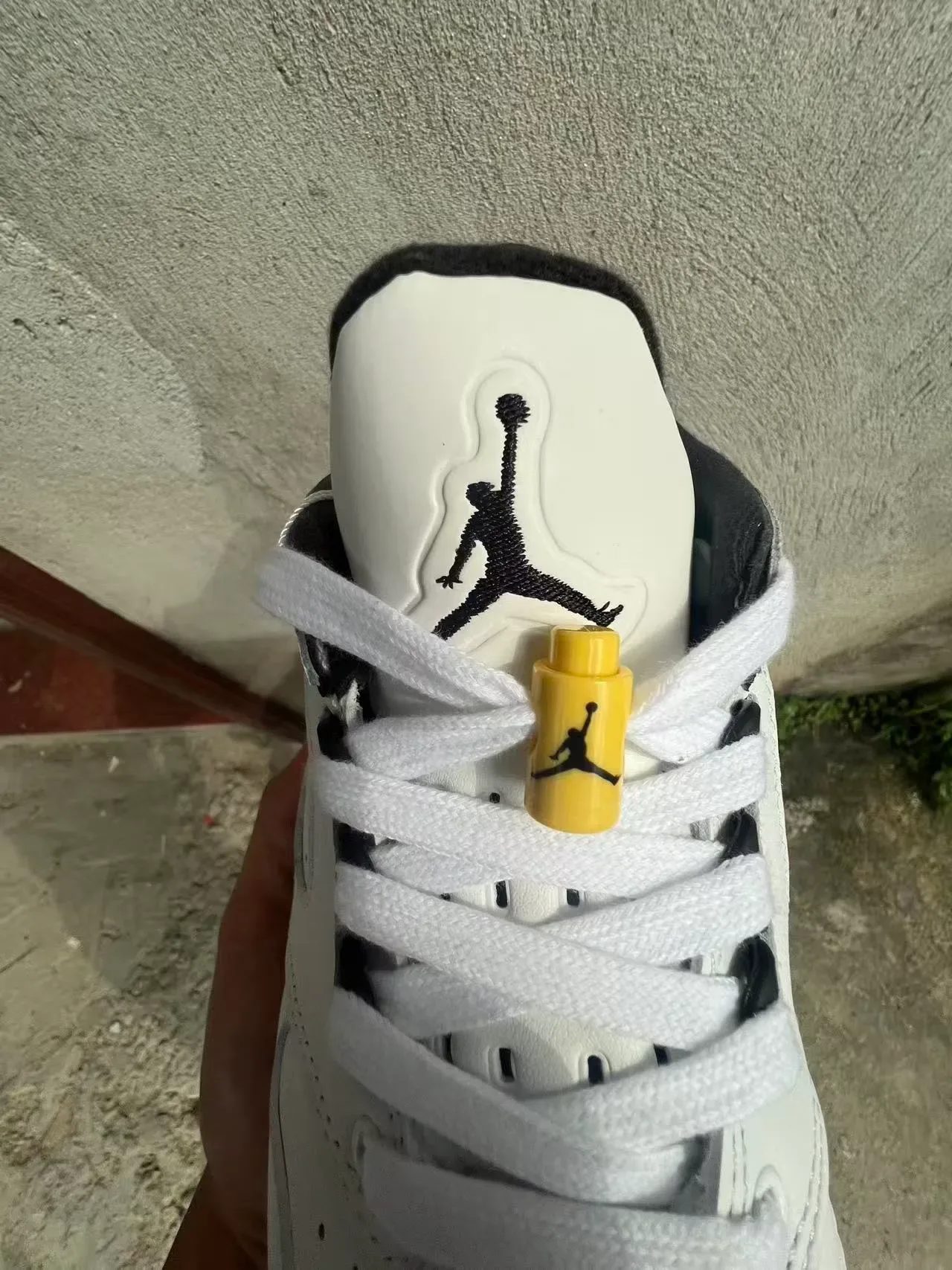 White Black Yellow Zigzag Midsole Lifestyle Sneakers 4