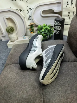 White Gradient Stripe Low-Top Mesh Sneakers 6