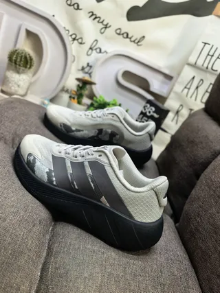 White Gradient Stripe Low-Top Mesh Sneakers 7