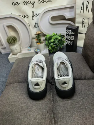 White Gradient Stripe Low-Top Mesh Sneakers 8