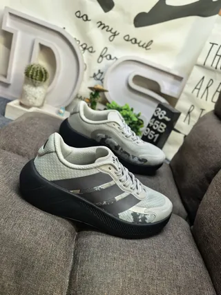 White Gradient Stripe Low-Top Mesh Sneakers 9