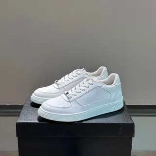 Tênis Lifestyle Branco de Couro Perfurado de Baixo