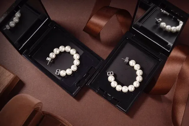 White Silver Pearl Bead Hoop Design Earrings 3
