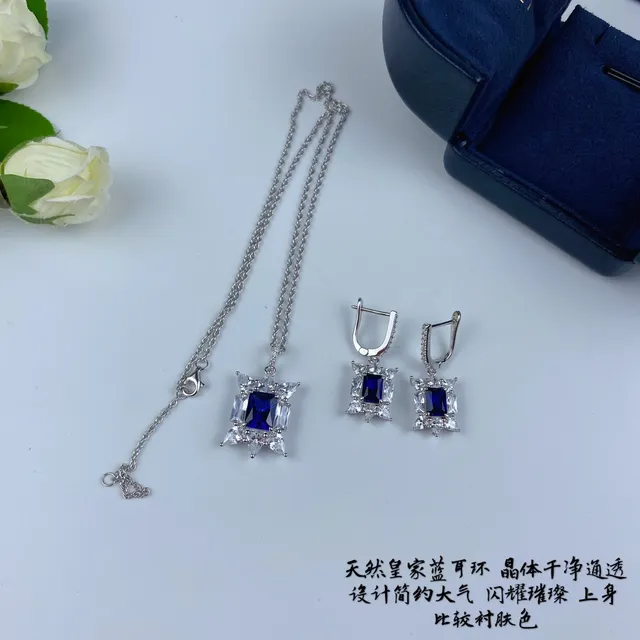 Winston Blue Silver Starburst Floral Motif Cushion-Cut Central Stone Necklace 2