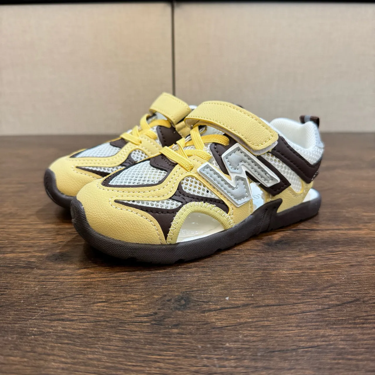 Yellow Brown Mesh Upper Adjustable Velcro Strap Casual Sandals 21