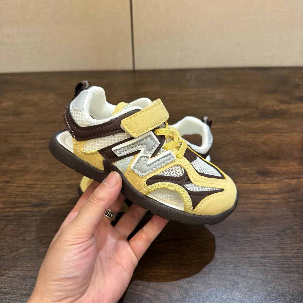 Yellow Brown Mesh Upper Adjustable Velcro Strap Casual Sandals 23