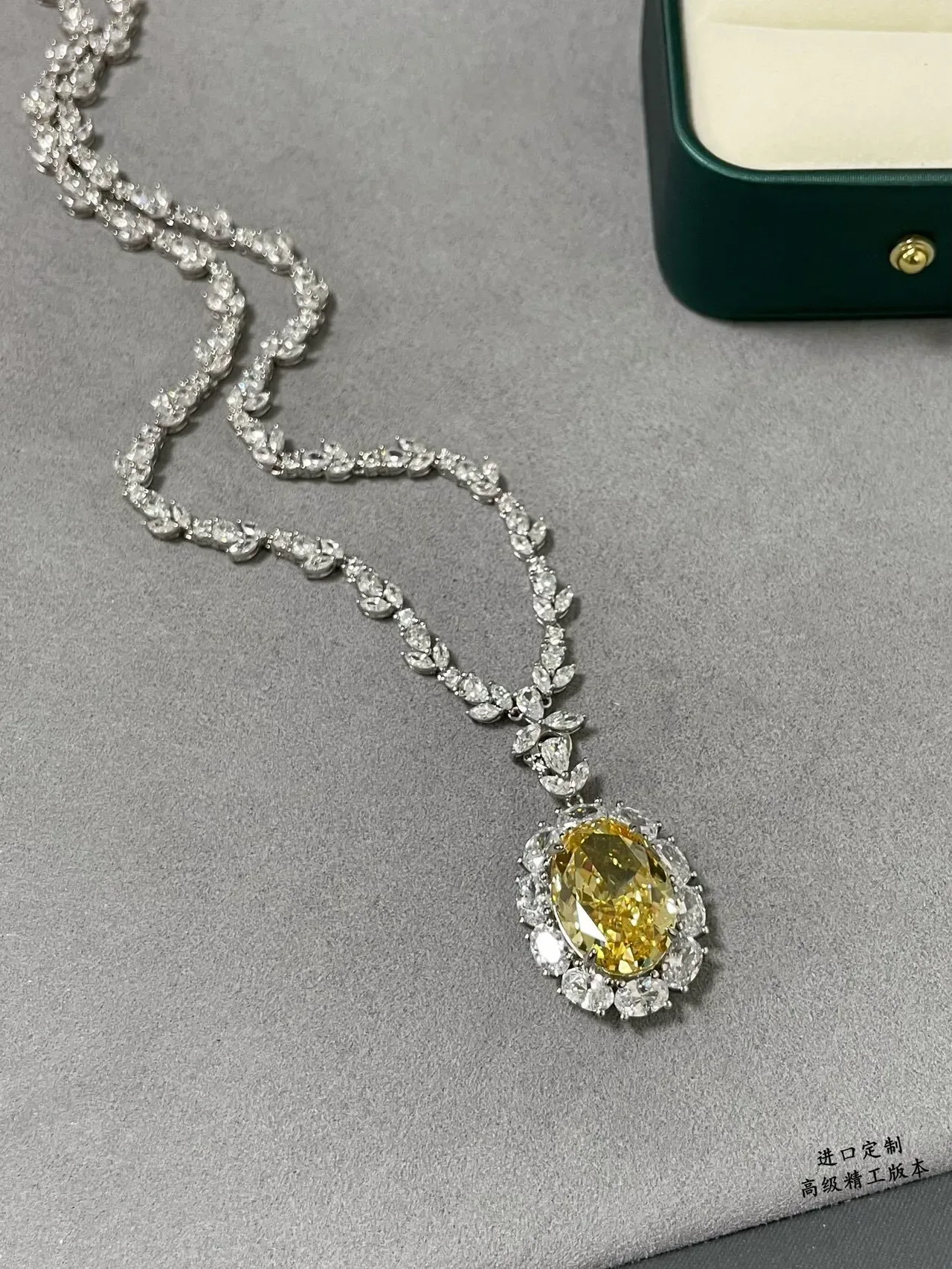 Yellow Silver Leaf-Motif Chain Oval-Cut Gemstone Necklace 3