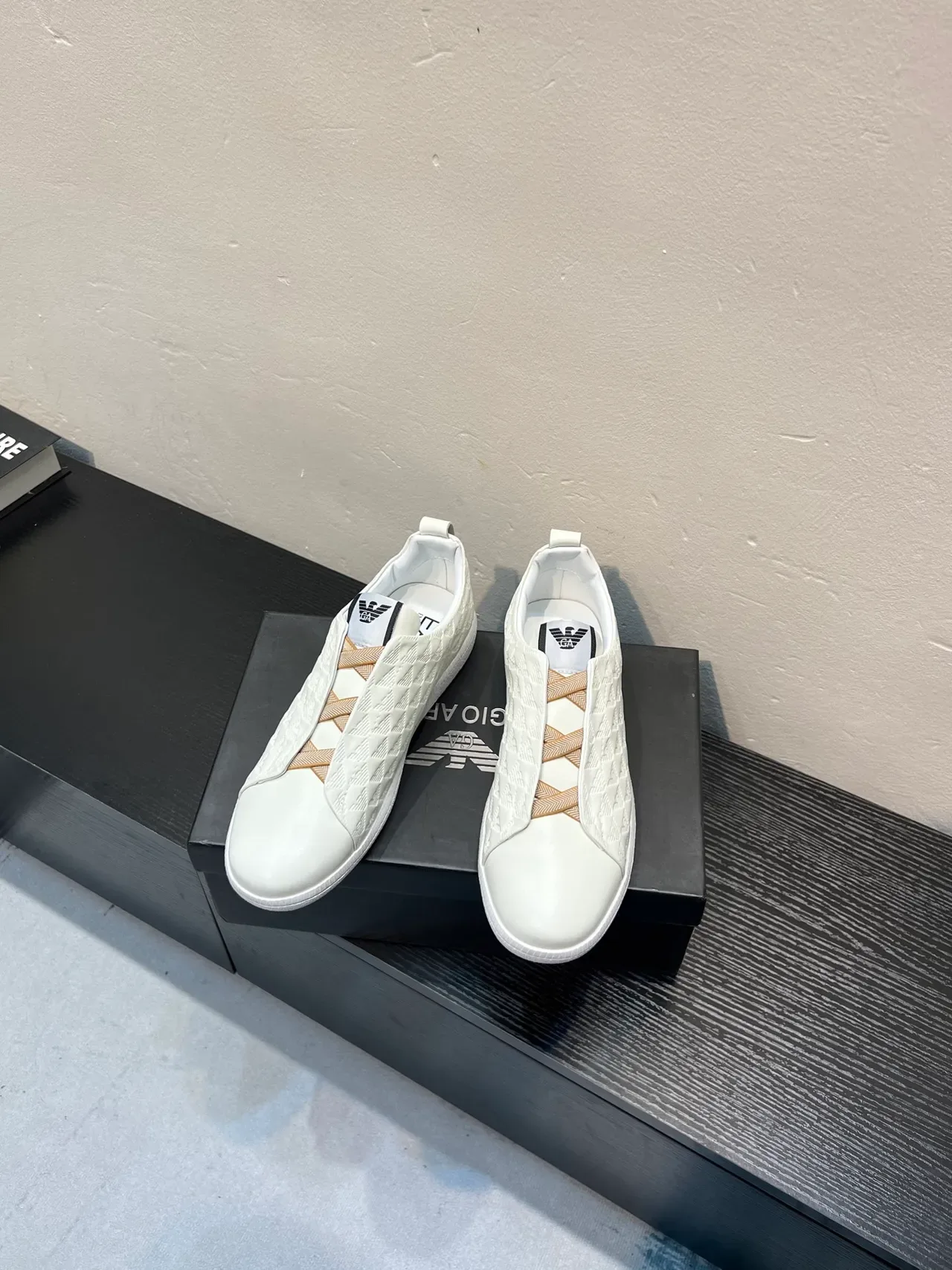 Giorgio Armani White Beige Quilted Diamond-Patterned Upper Eagle-Motif Embossing Lifestyle Sneakers 2