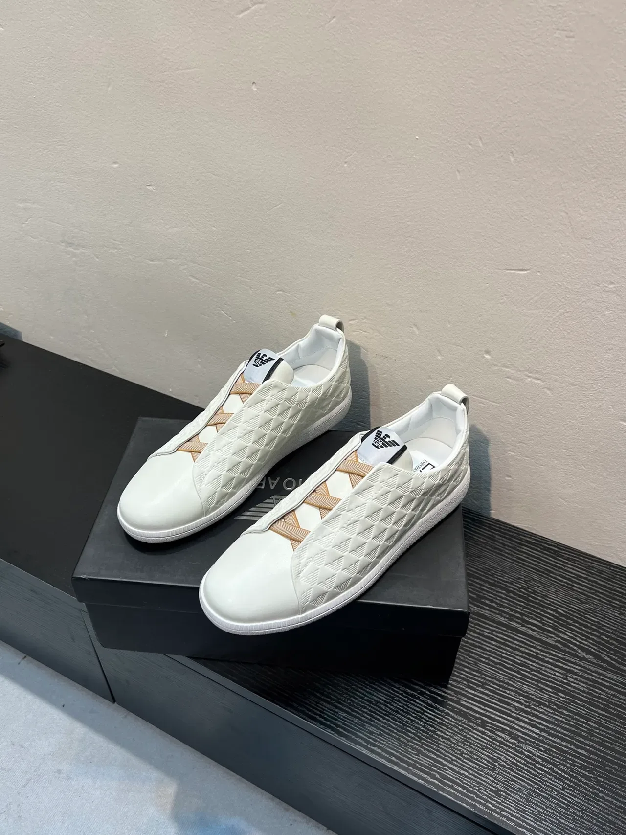 Giorgio Armani White Beige Quilted Diamond-Patterned Upper Eagle-Motif Embossing Lifestyle Sneakers 3