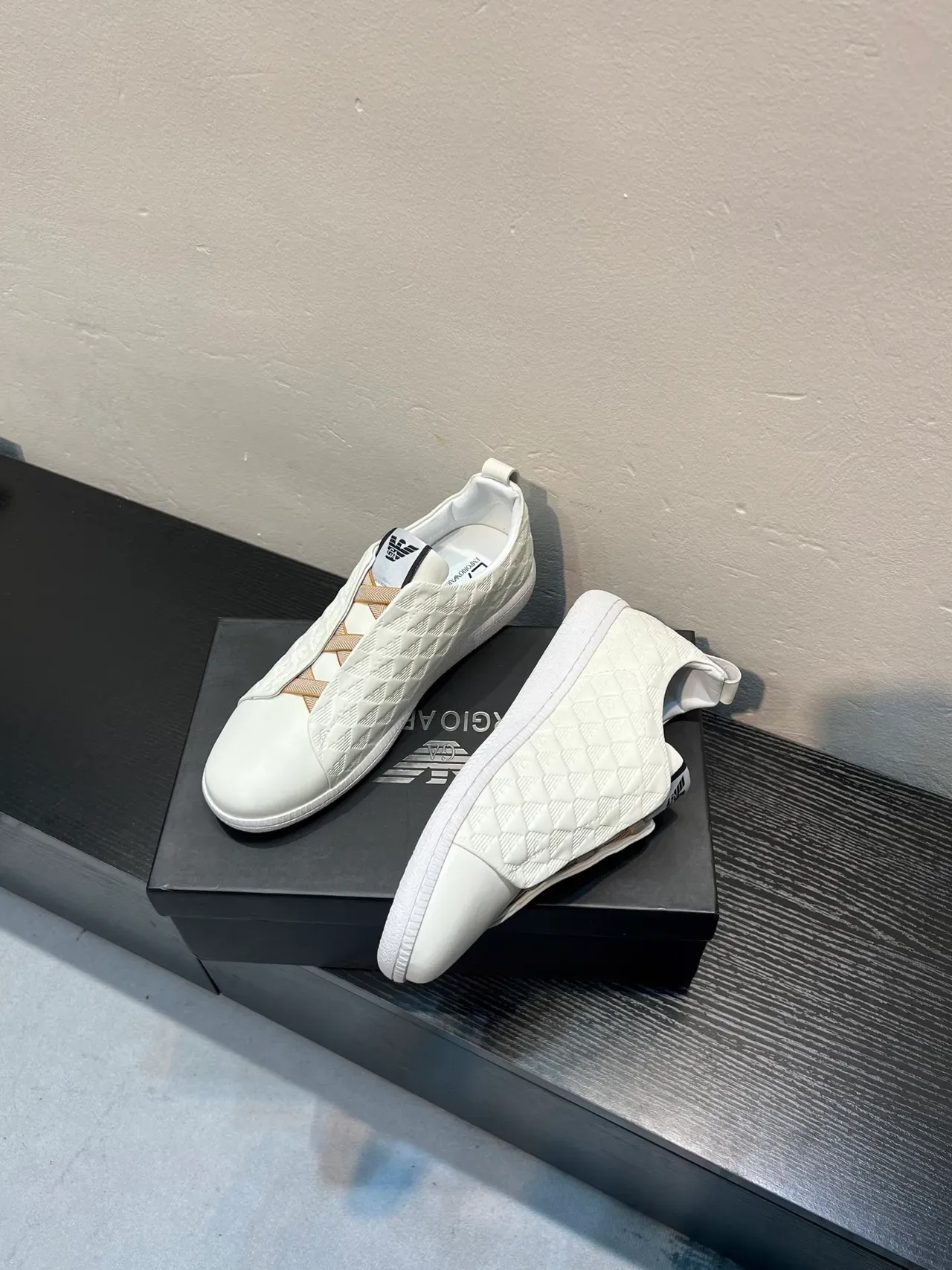 Giorgio Armani White Beige Quilted Diamond-Patterned Upper Eagle-Motif Embossing Lifestyle Sneakers 4