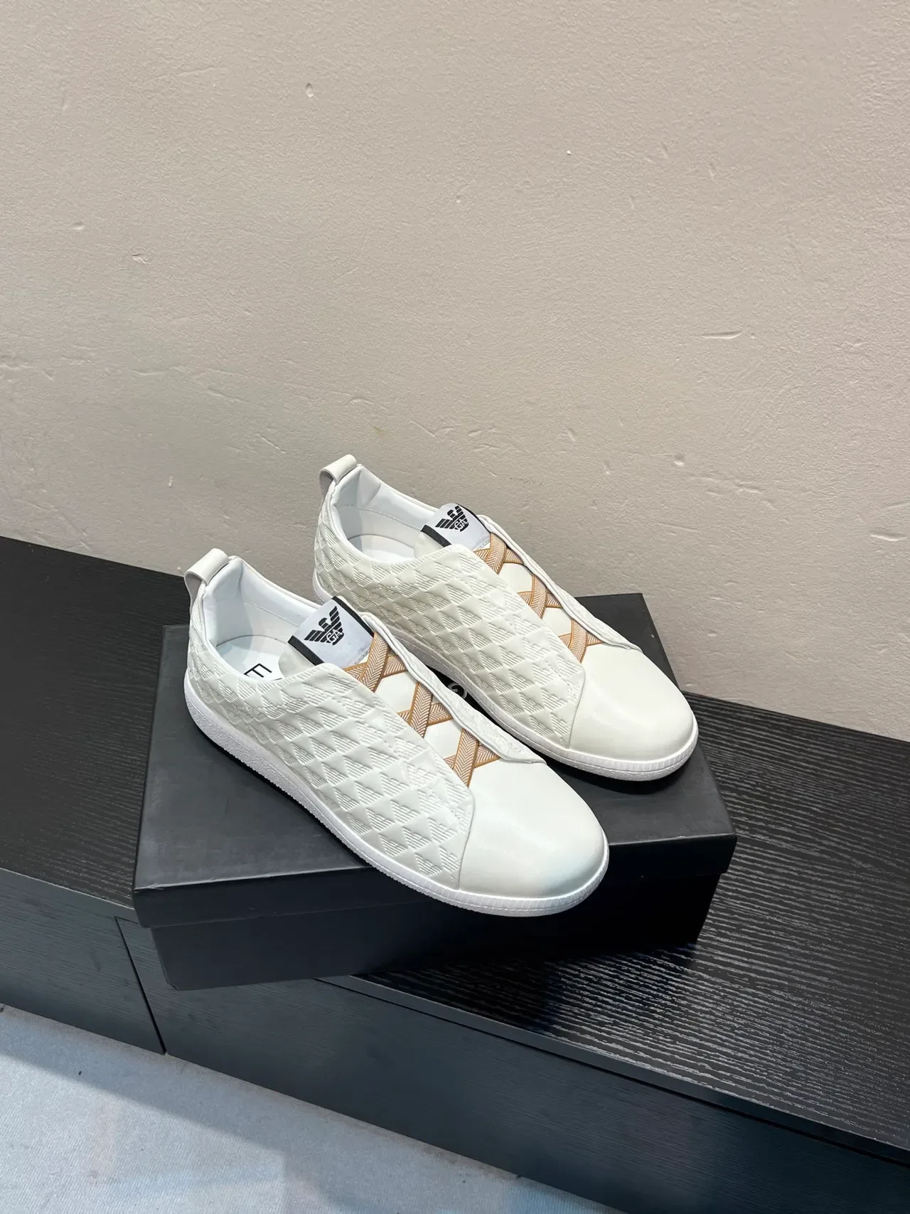 Giorgio Armani White Beige Quilted Diamond-Patterned Upper Eagle-Motif Embossing Lifestyle Sneakers 5