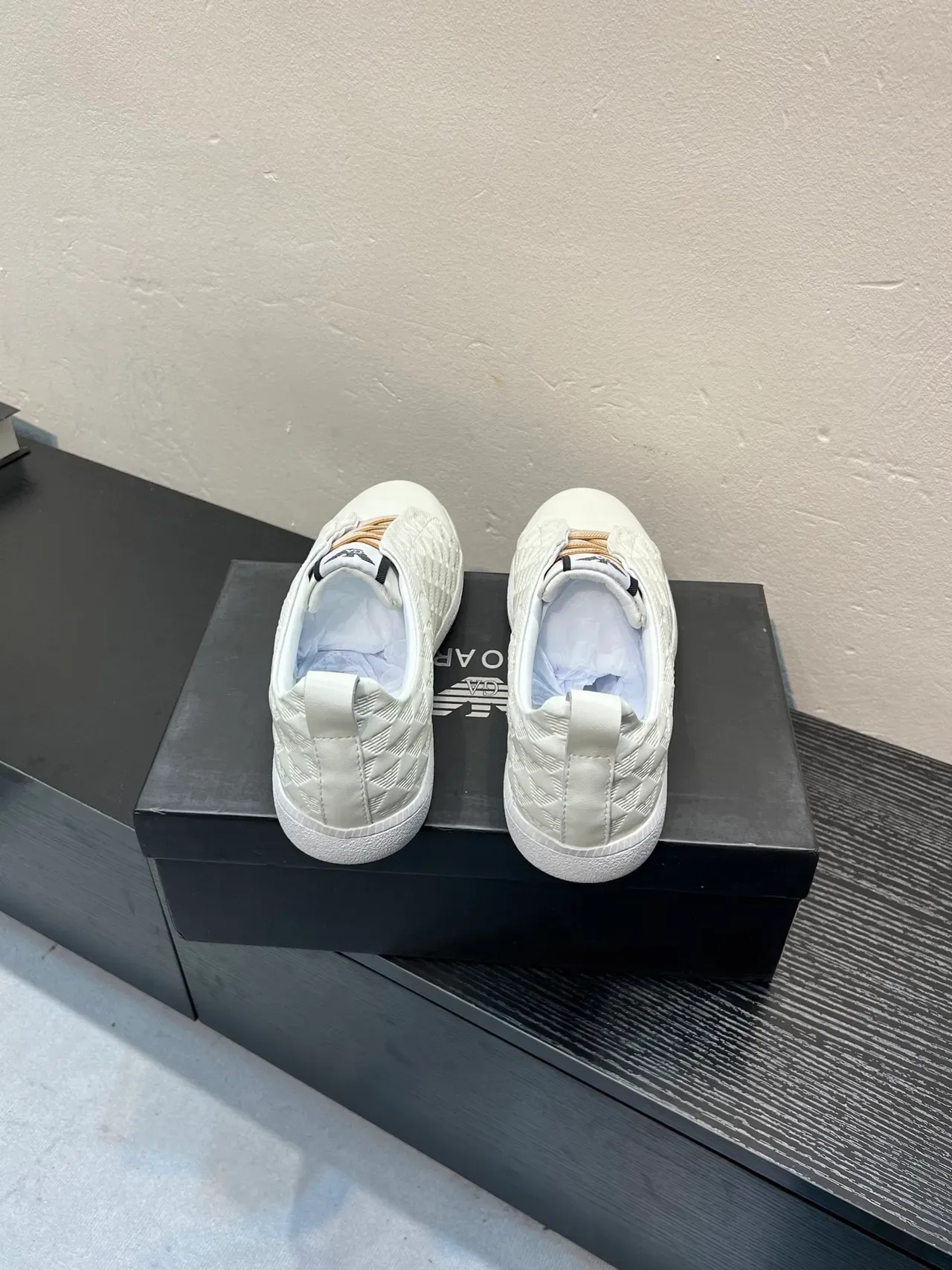 Giorgio Armani White Beige Quilted Diamond-Patterned Upper Eagle-Motif Embossing Lifestyle Sneakers 6