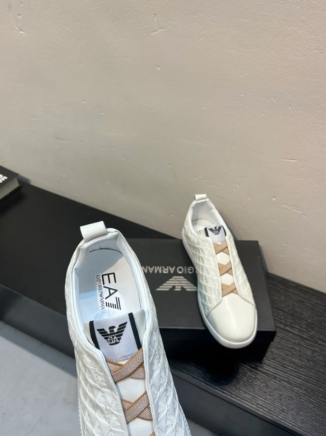 Giorgio Armani White Beige Quilted Diamond-Patterned Upper Eagle-Motif Embossing Lifestyle Sneakers 7