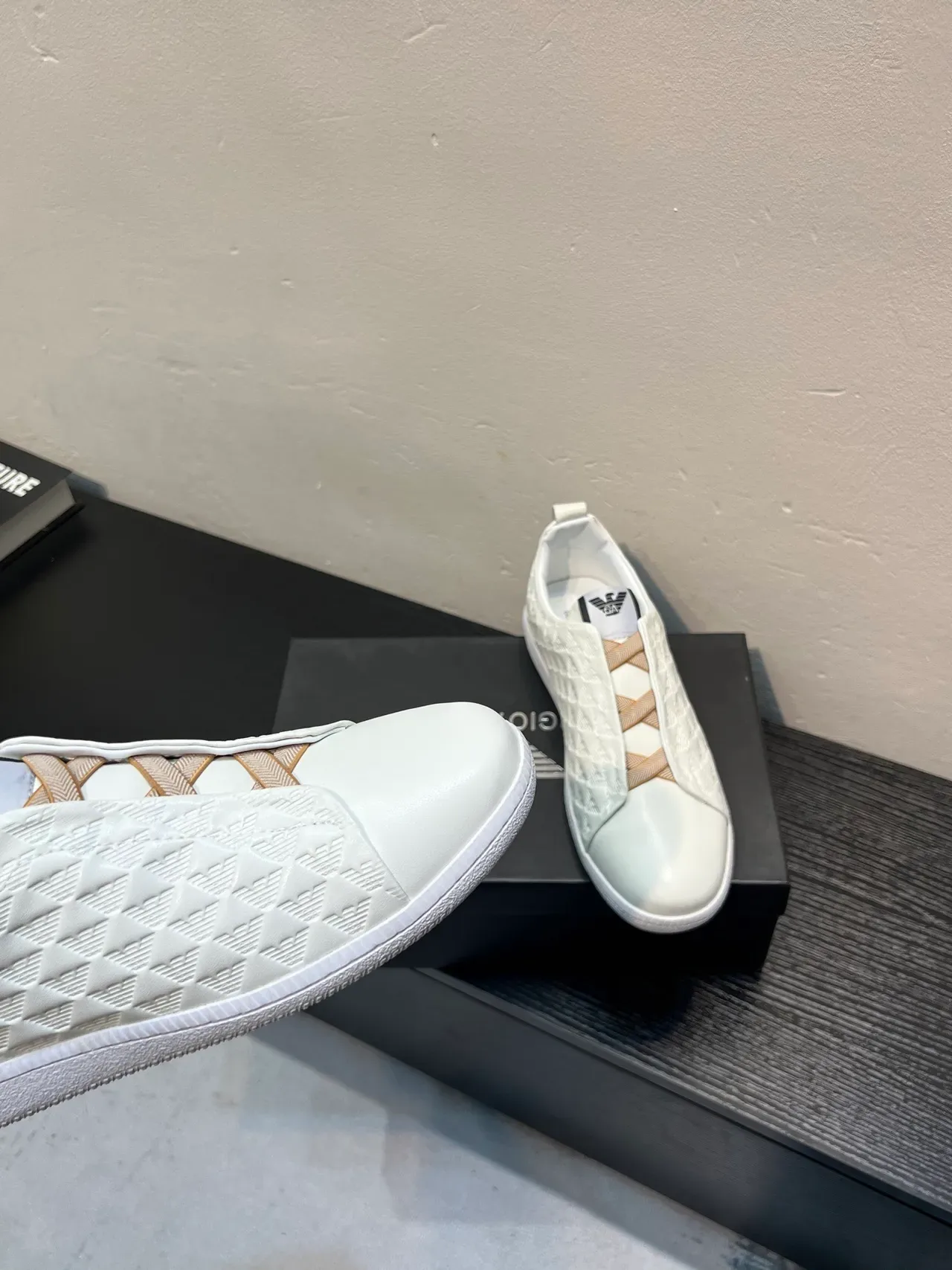Giorgio Armani White Beige Quilted Diamond-Patterned Upper Eagle-Motif Embossing Lifestyle Sneakers 8
