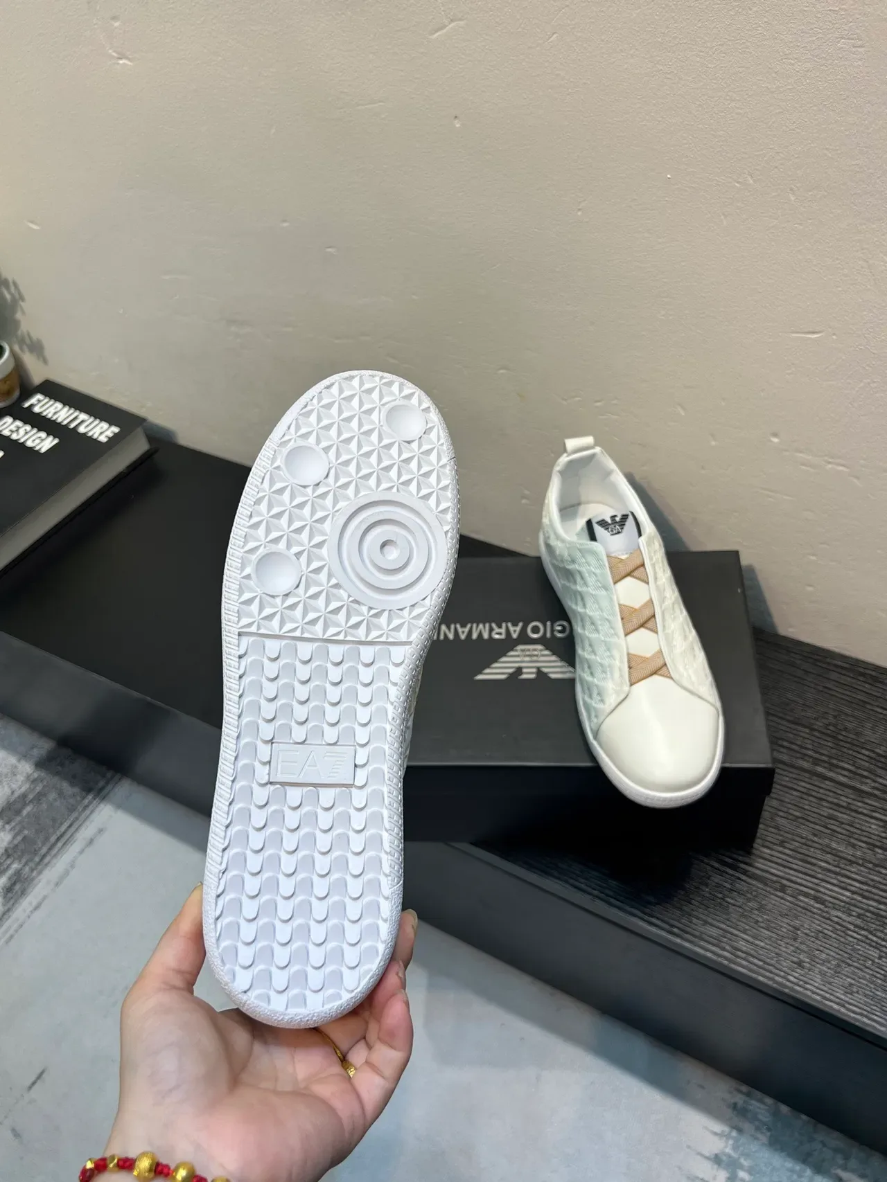 Giorgio Armani White Beige Quilted Diamond-Patterned Upper Eagle-Motif Embossing Lifestyle Sneakers 9