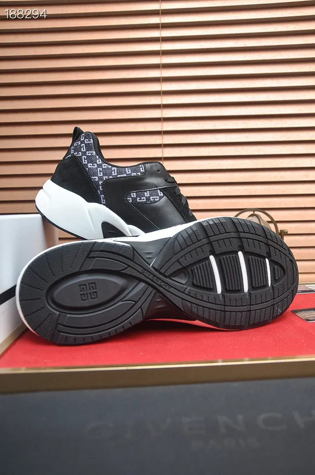 Givenchy City Sport Monogramadas negras y blancas chunky sneakers 2