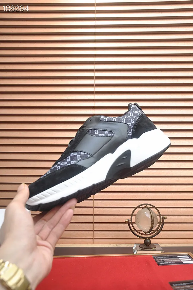 Givenchy City Sport Monogramadas negras y blancas chunky sneakers 5