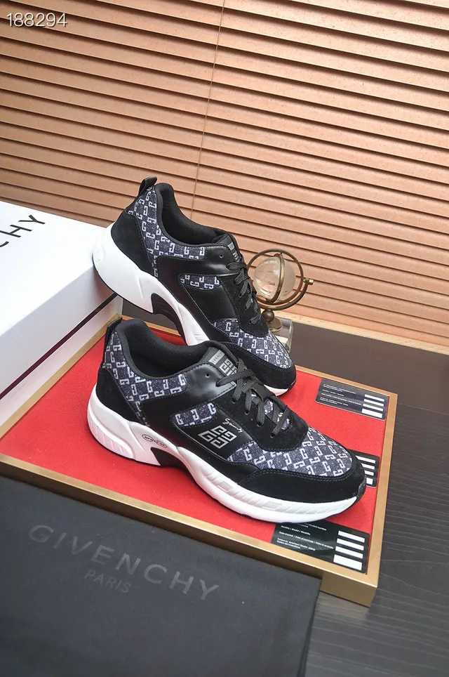 Givenchy City Sport Monogramadas negras y blancas chunky sneakers 6