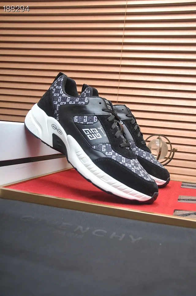 Givenchy City Sport Monogramadas negras y blancas chunky sneakers 7