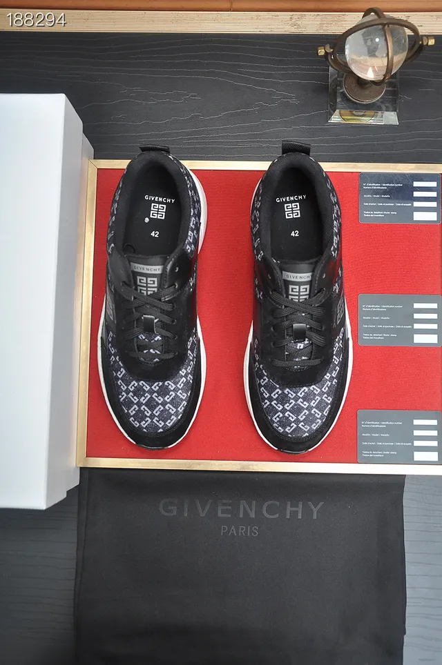Givenchy City Sport Monogramadas negras y blancas chunky sneakers 8