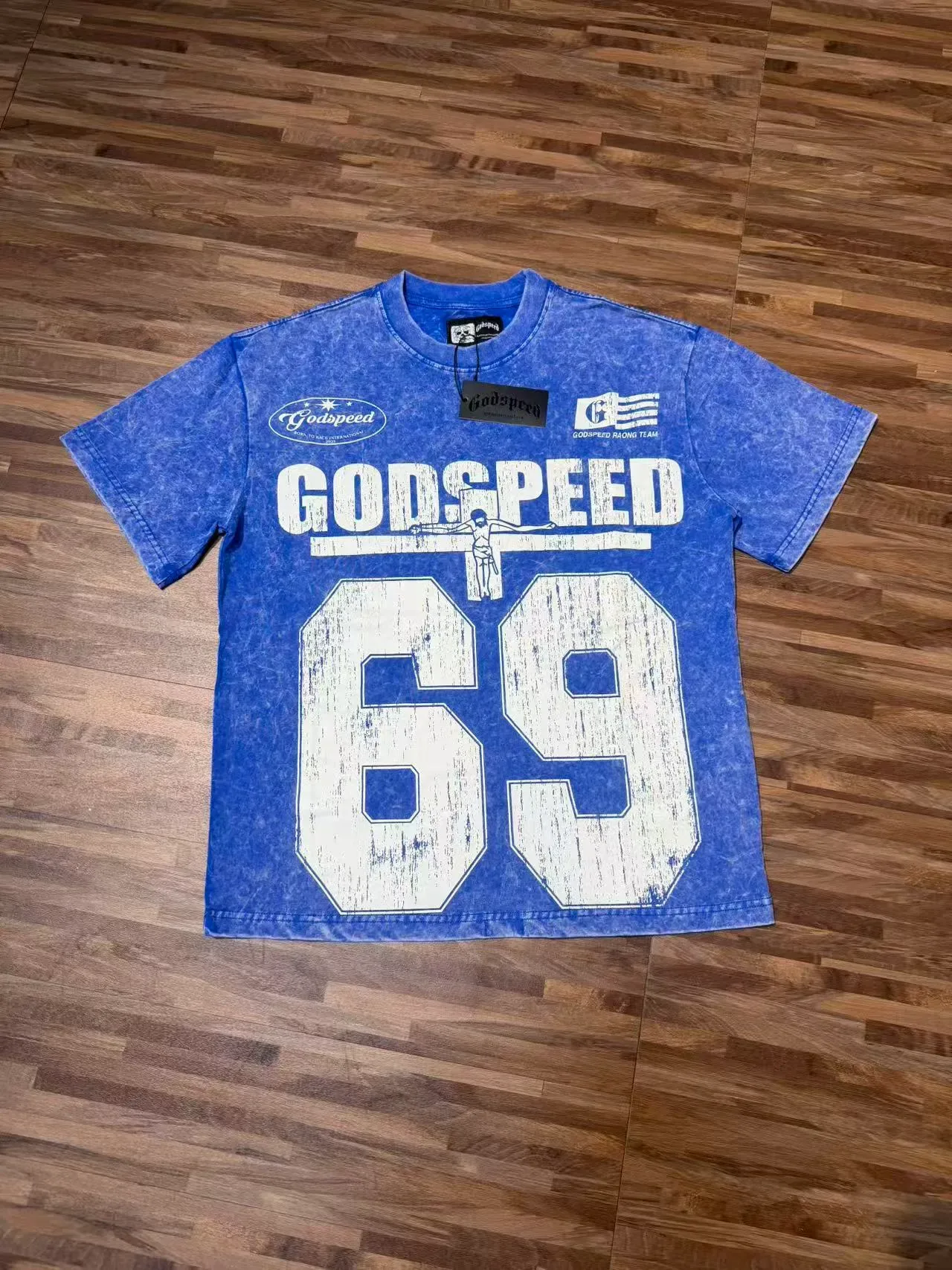 Camiseta Godspeed de equipe de corrida com estampa gráfica e tipografia desgastada 3