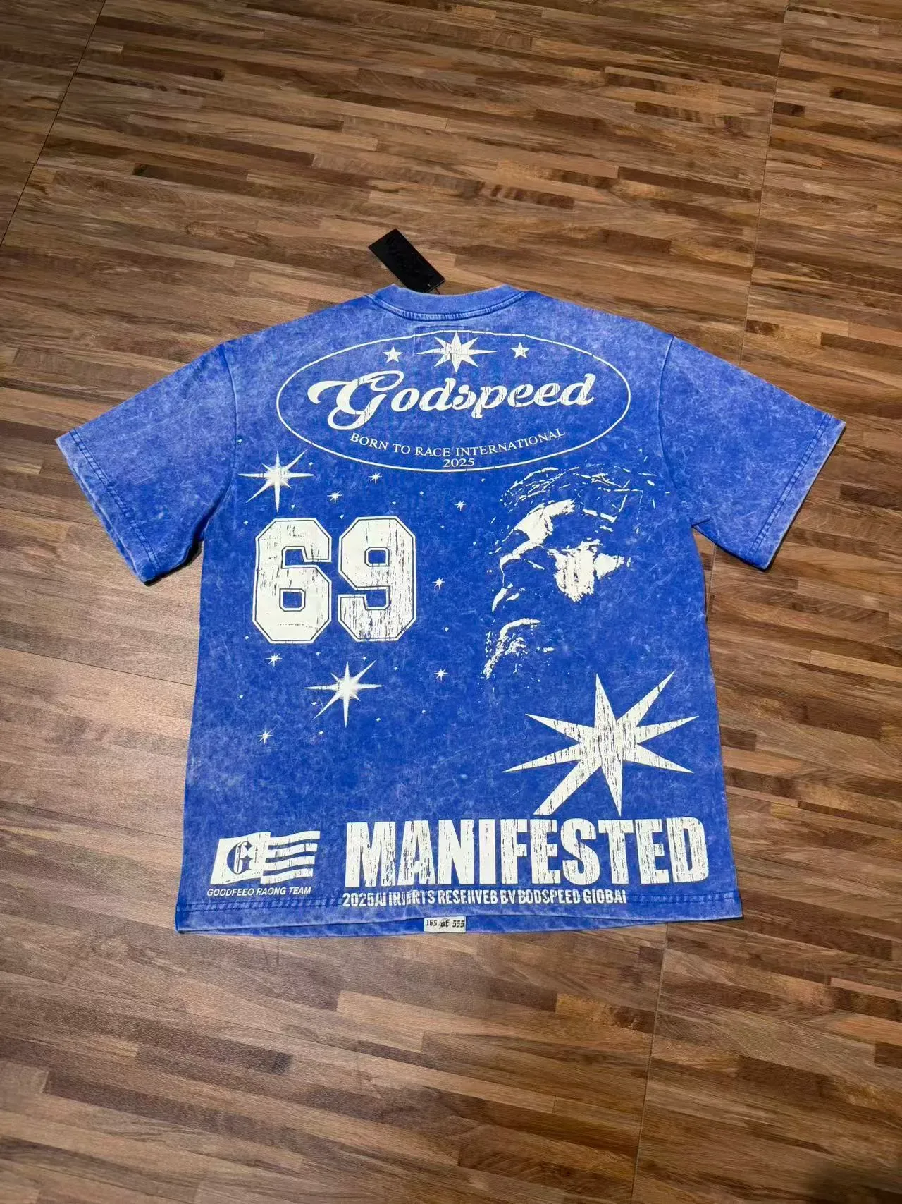 Camiseta Godspeed de equipe de corrida com estampa gráfica e tipografia desgastada 4