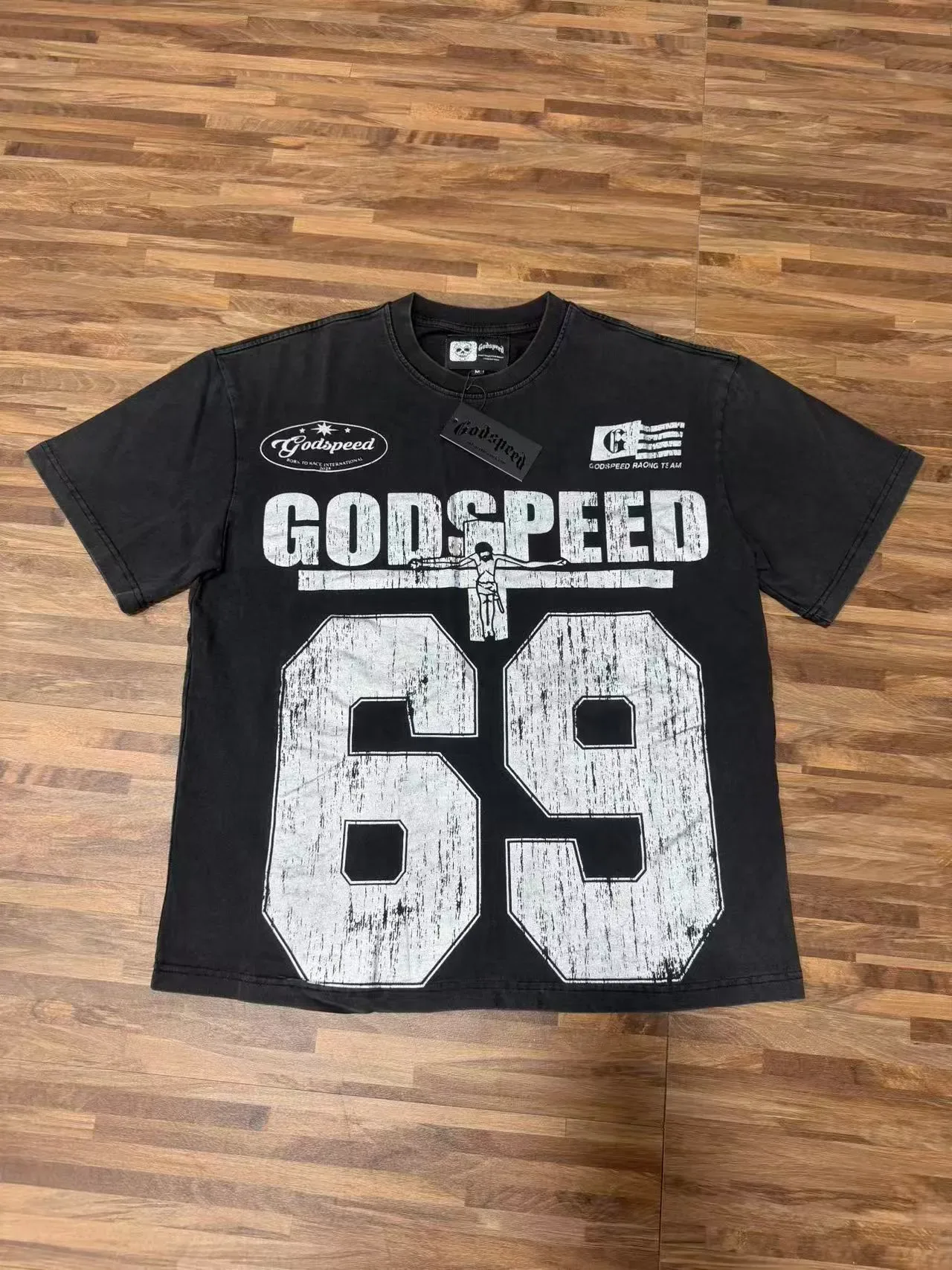 Camiseta Godspeed de equipe de corrida com estampa gráfica e tipografia desgastada 6