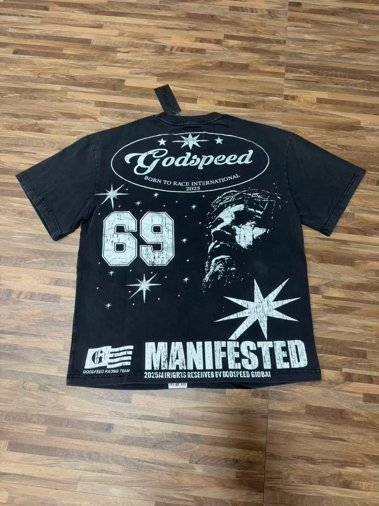 Camiseta Godspeed de equipe de corrida com estampa gráfica e tipografia desgastada 7