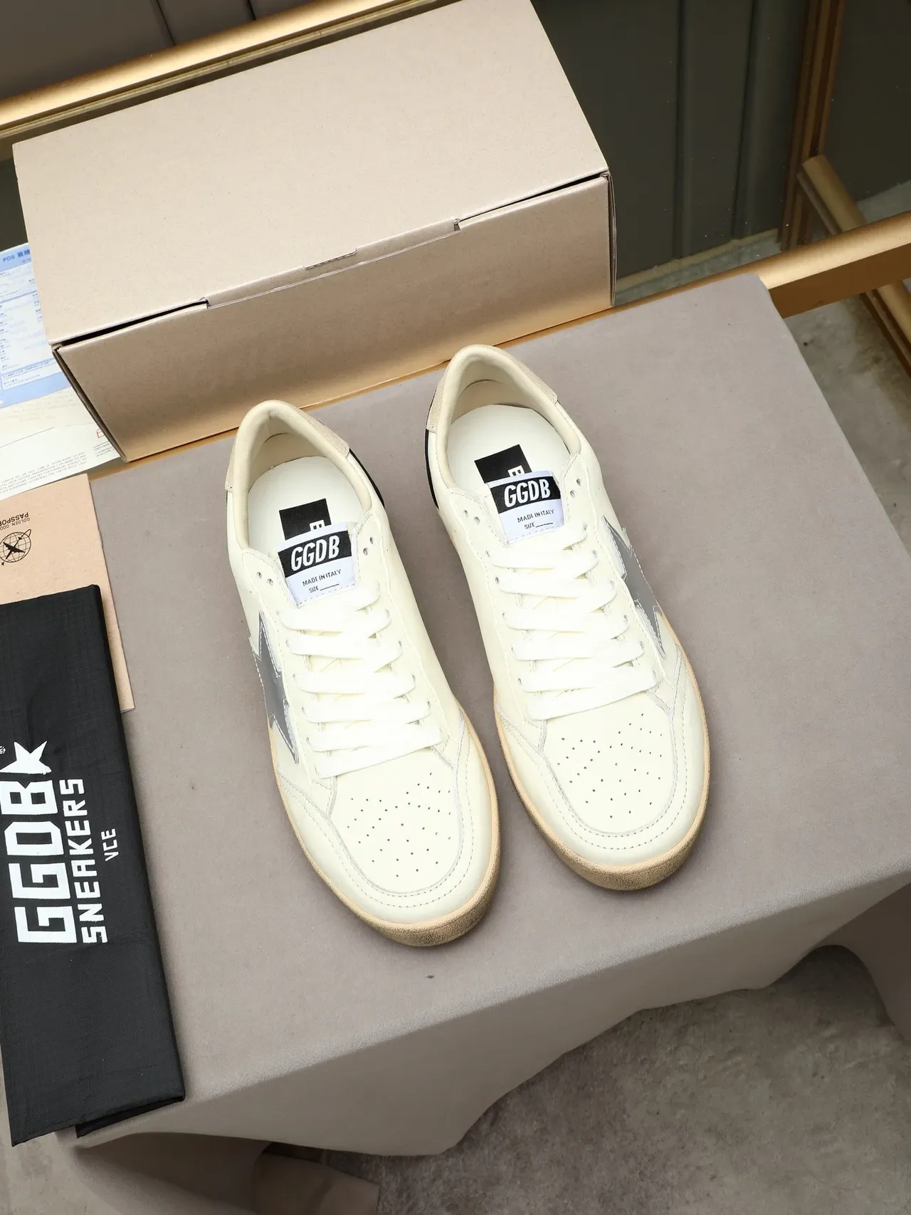 Golden Goose Ball Star حذاء رياضي أسلوب حياة Off-White وأسود 2