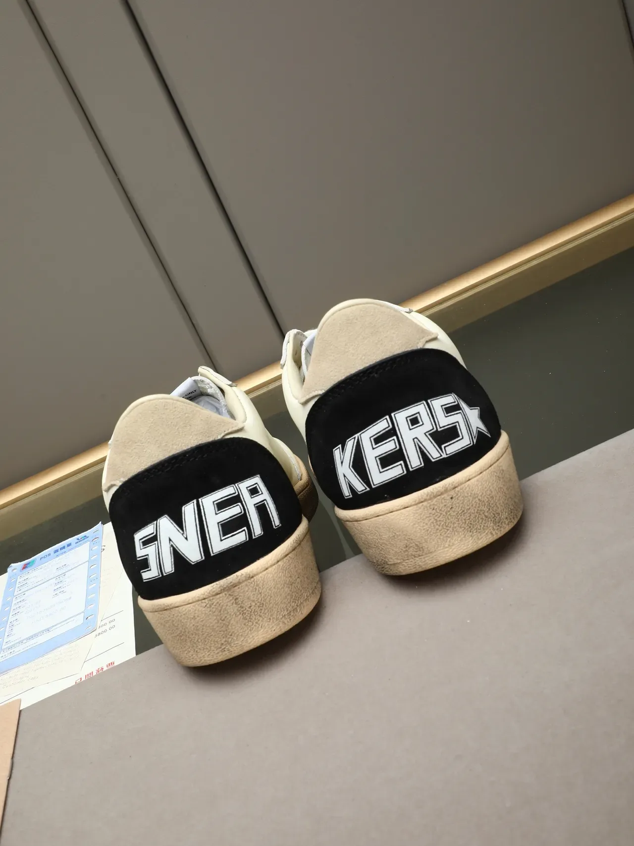 Golden Goose Ball Star حذاء رياضي أسلوب حياة Off-White وأسود 3