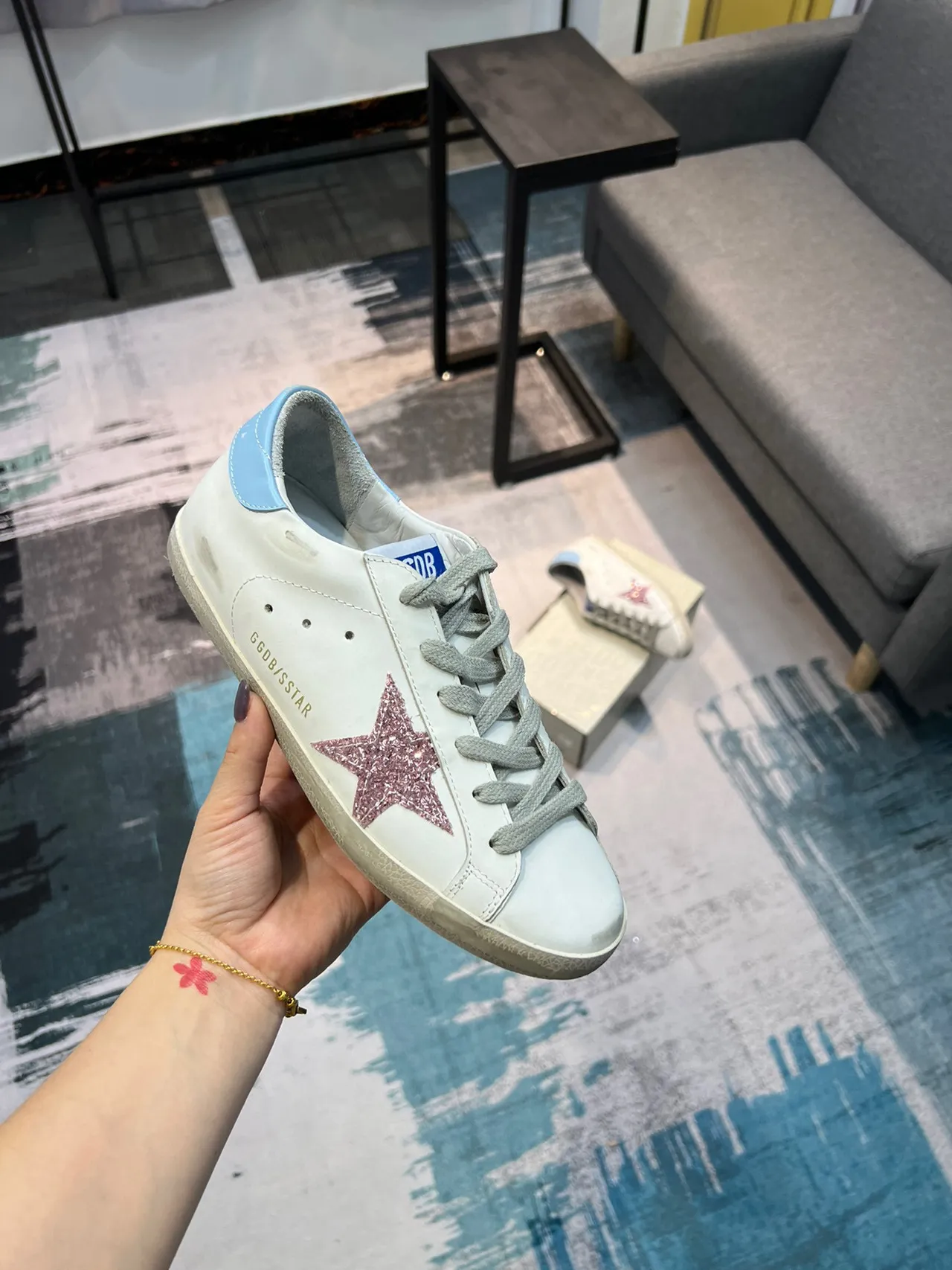 Golden Goose Superstar Sneakers de style de vie blancs bleus en cuir abîmé avec paillettes étoile appliqué 7
