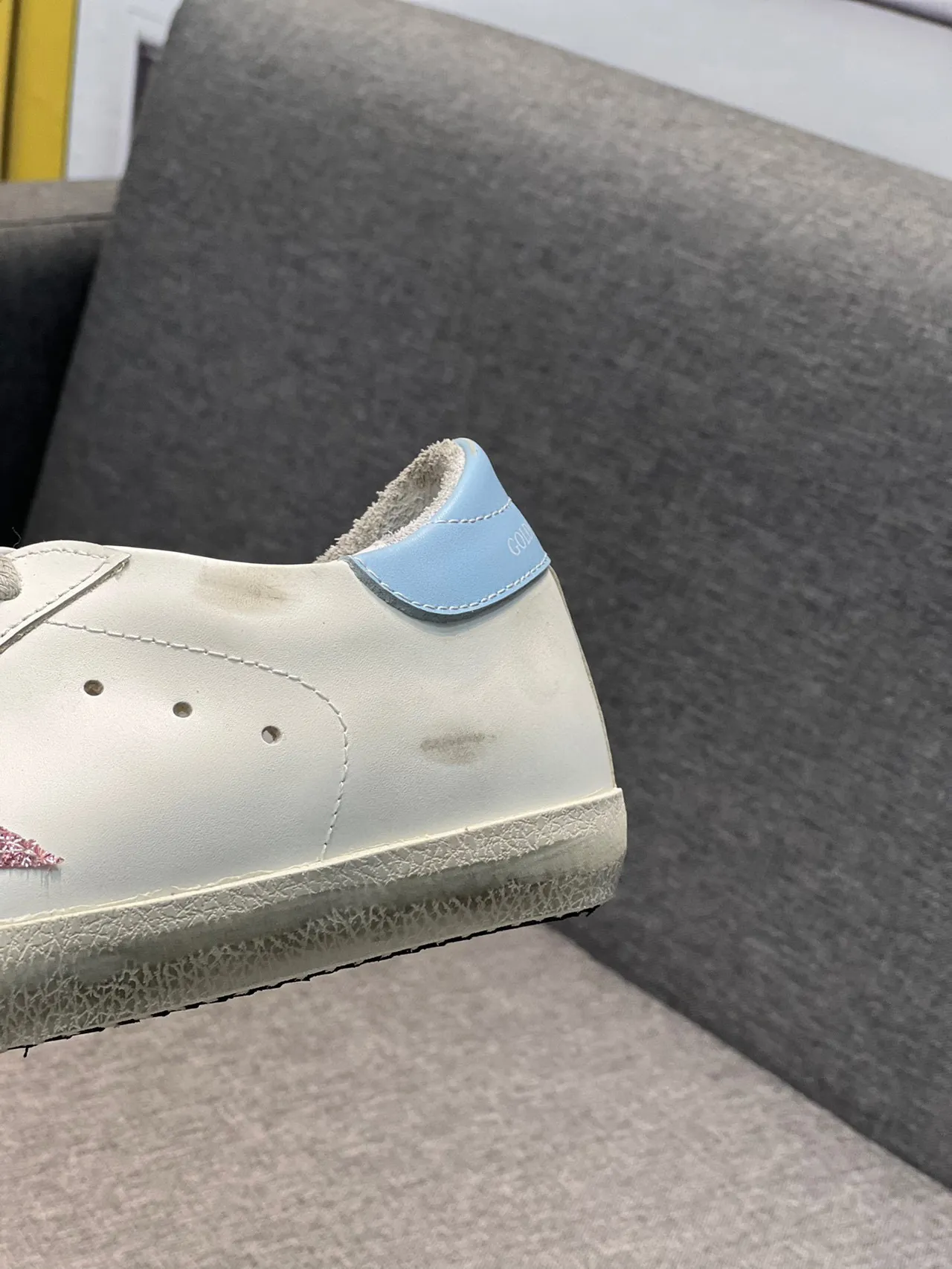 Golden Goose Superstar Sneakers de style de vie blancs bleus en cuir abîmé avec paillettes étoile appliqué 8
