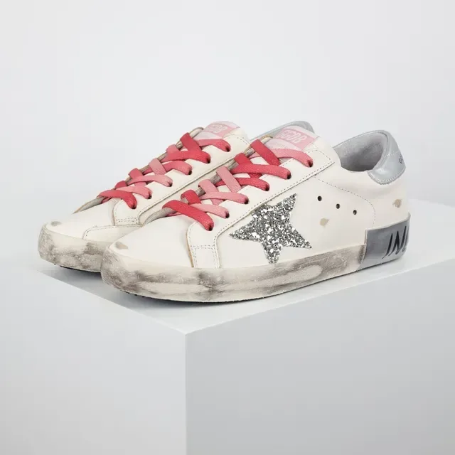 Golden Goose Branco Rosa Couro Distressed Estrela Glitter Appliqué Sneakers Lifestyle 2