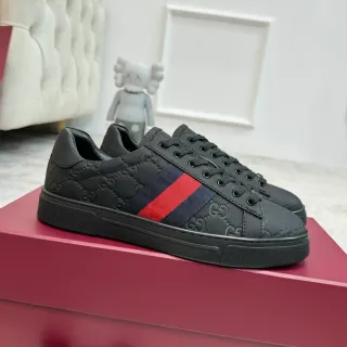 Gucci Ace أسود GG Embossed Web Stripe سينيكرز لايف ستايل
