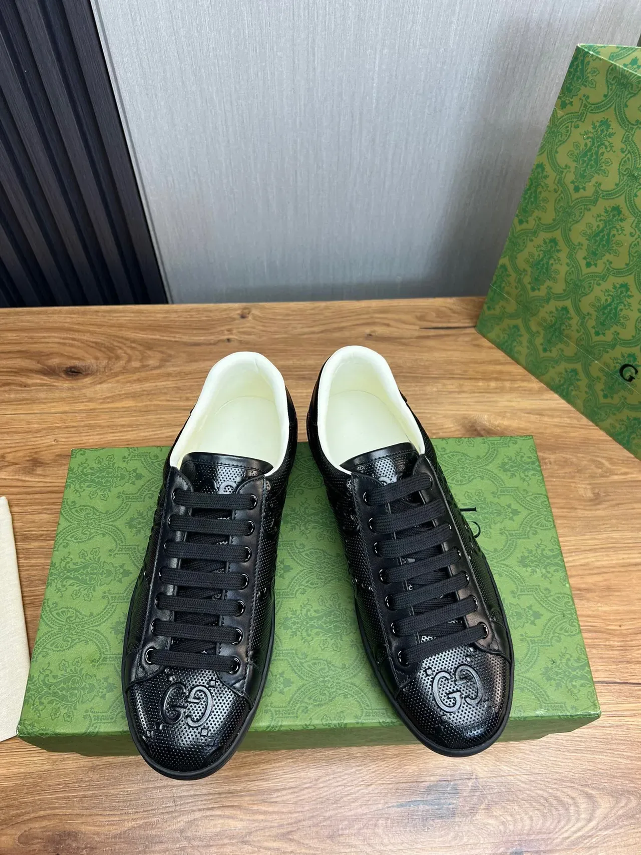 Gucci Ace Sneakers Lifestyle Pretas Perfuradas GG Monogram 2