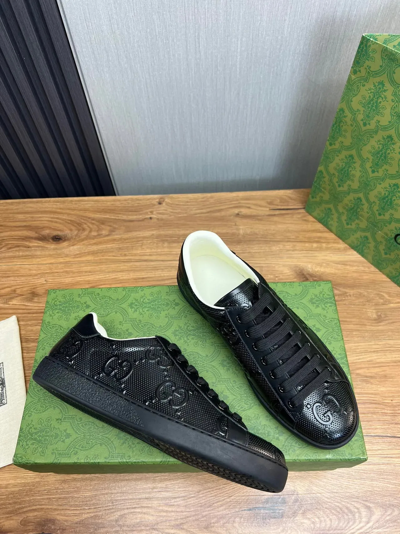Gucci Ace Sneakers Lifestyle Pretas Perfuradas GG Monogram 5