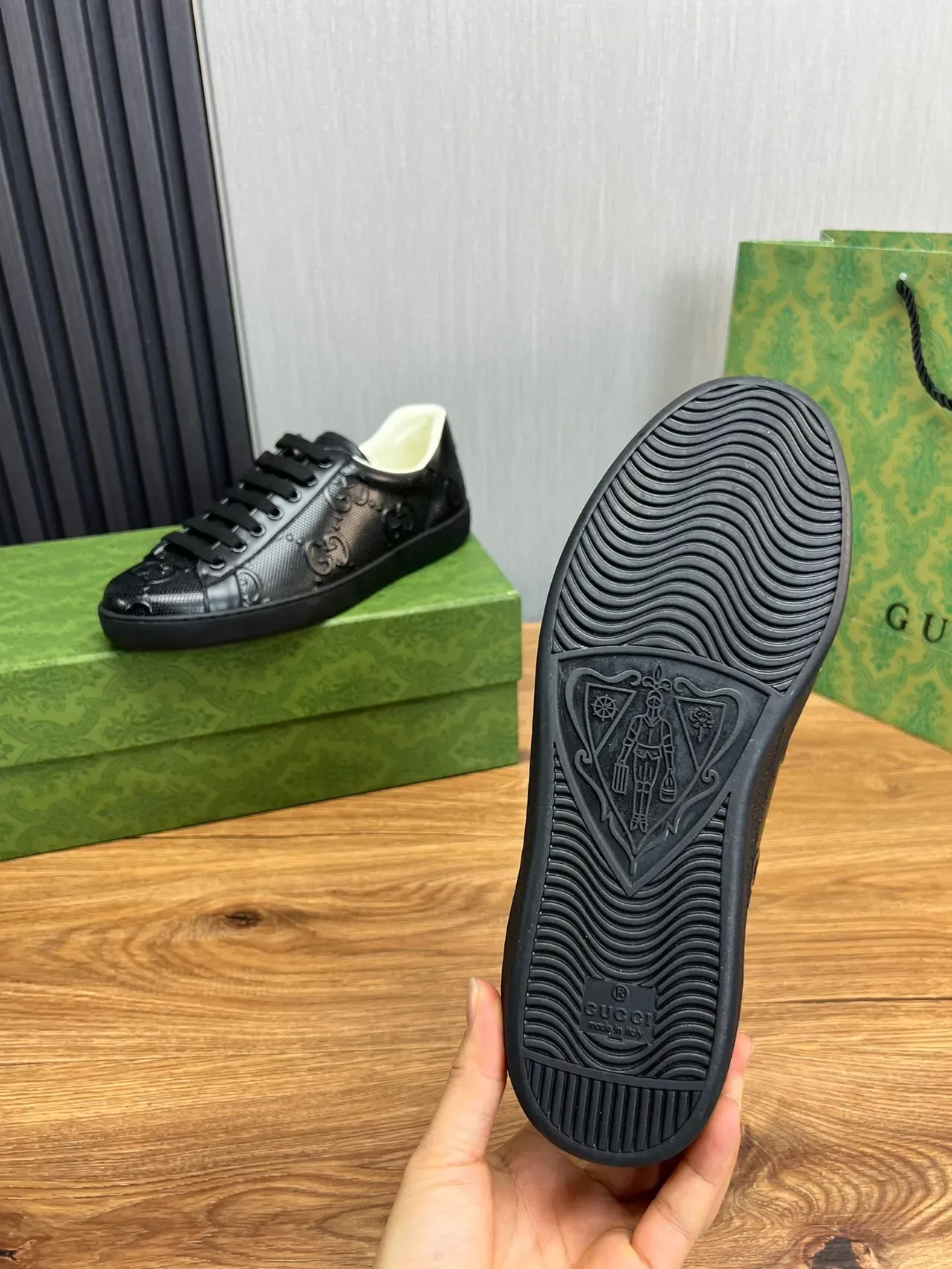 Gucci Ace Sneakers Lifestyle Pretas Perfuradas GG Monogram 8