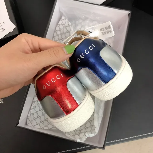 Gucci Ace Embroidered Cat Metallic Silver Lifestyle Sneakers 3
