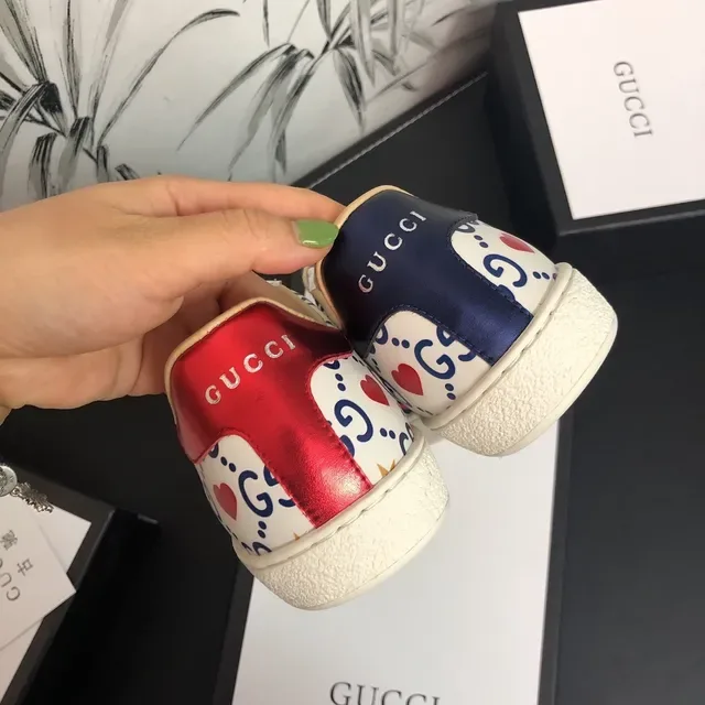 Gucci Ace GG Heart and Star Print Lifestyle Sneakers 4
