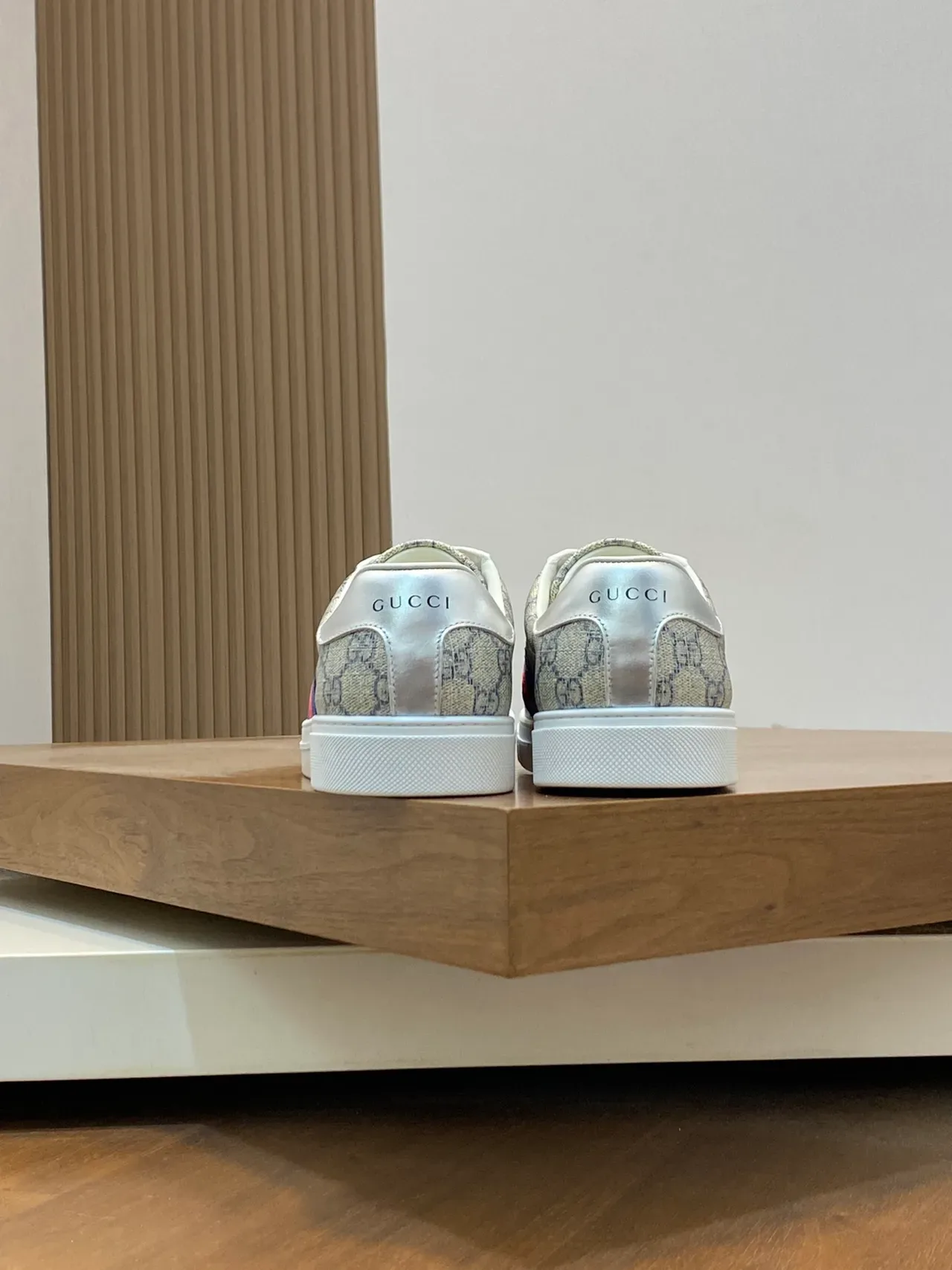 Gucci Ace GG Monogram Canvas Web Stripe حذاء رياضي لايف ستايل 3