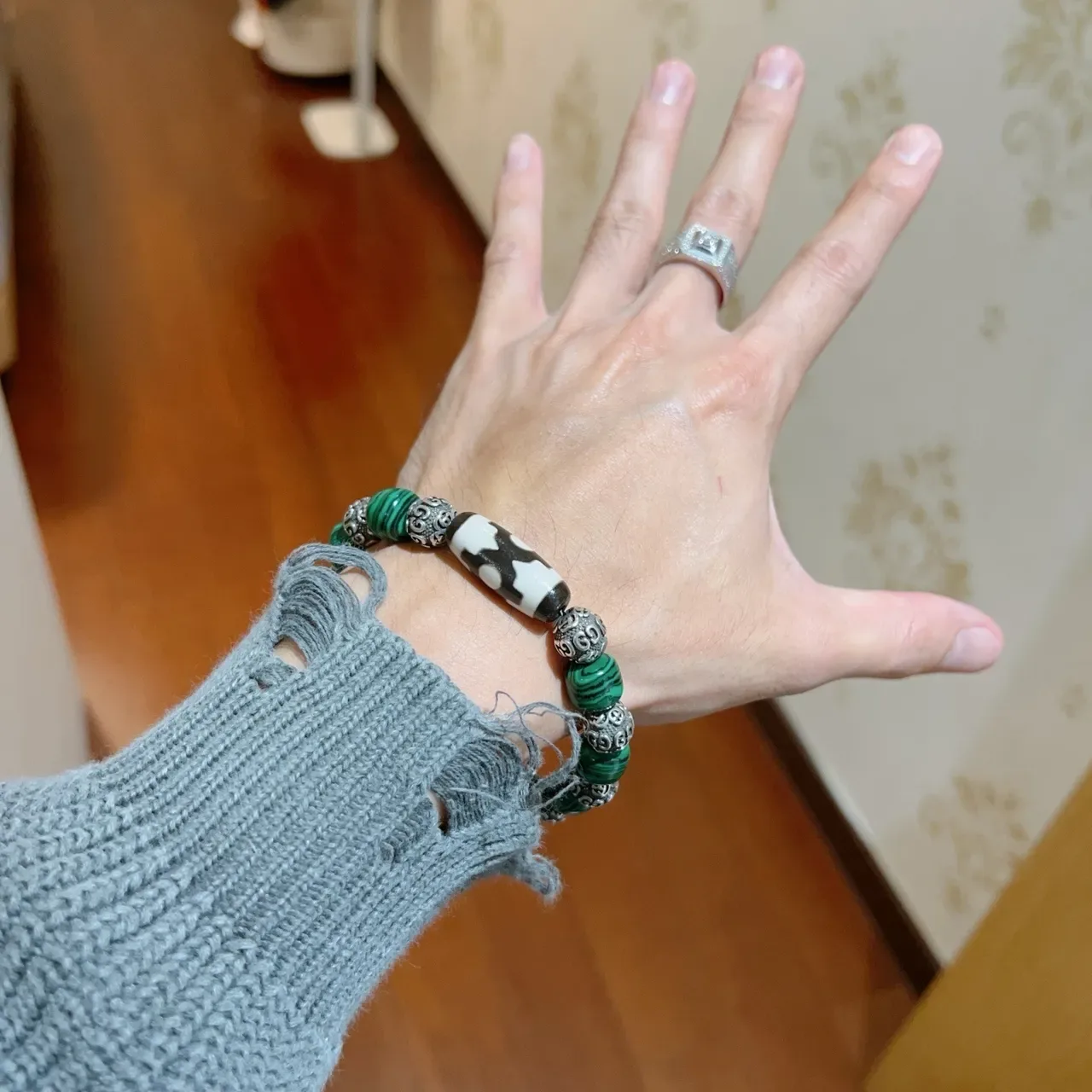 Gucci Beaded Malachite and Silver-Tone Bracelet 8