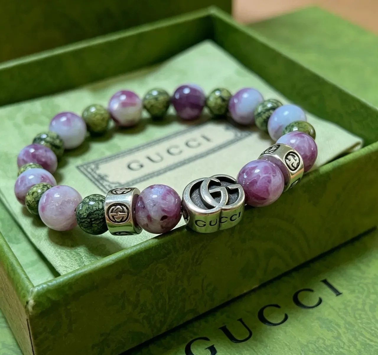 Gucci Beaded Marbled Stone and Interlocking G Charm Bracelet 3