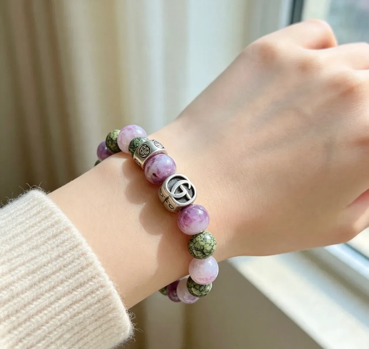 Gucci Beaded Marbled Stone and Interlocking G Charm Bracelet 7